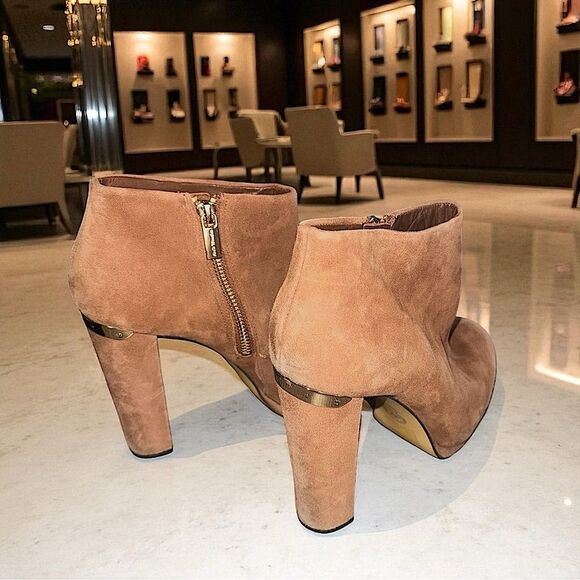Michael Kors l Tan Suede Heel Booties l Side Zip l Gold Hardware l 8.5 l EUC - Picture 3 of 11